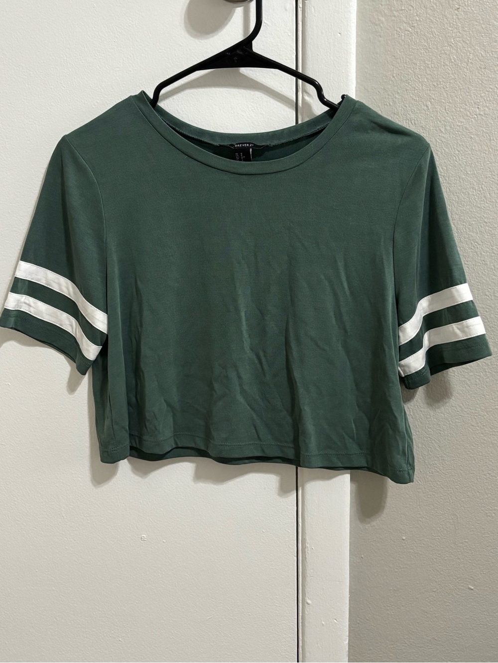 Soft sporty crop tee